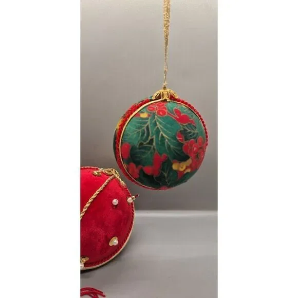 Lot of 4 Vintage Handmade Push Pin Beaded Ball Christmas Tree Ornaments - Picture 6 of 10